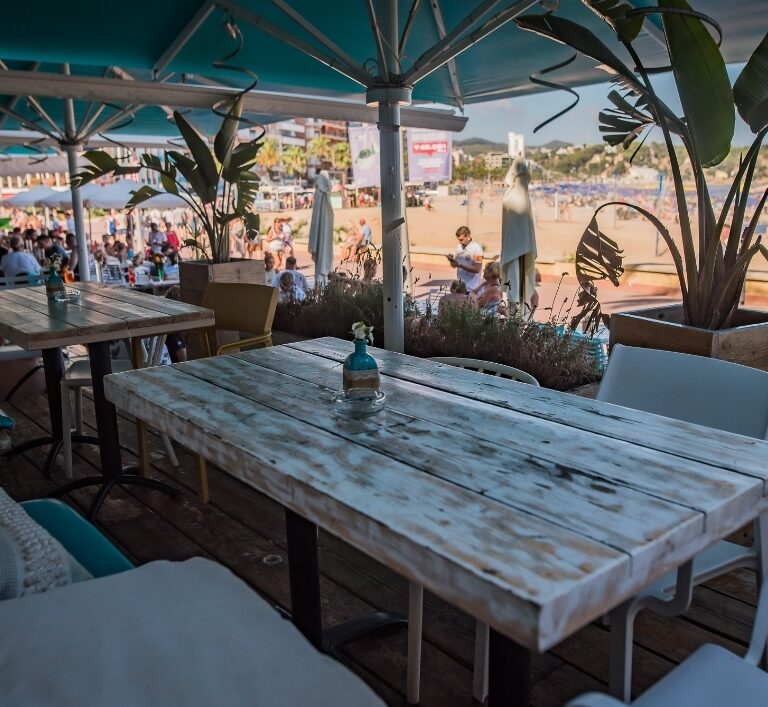 Restaurante frente al mar para despedidas con striper en Lloret