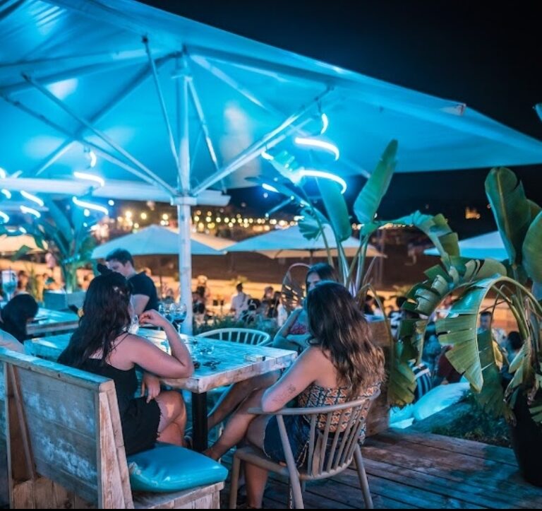 Cena con espectáculo de striper en Lloret