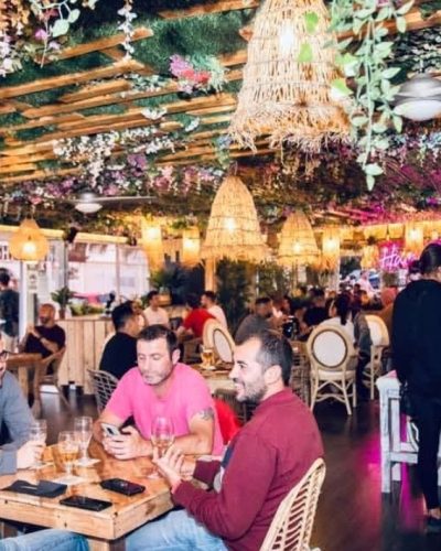 cena de grupo en restaurante para despedidas en Ibiza