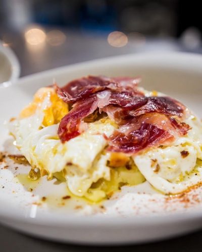 Huevos estrellados con jamón iberico